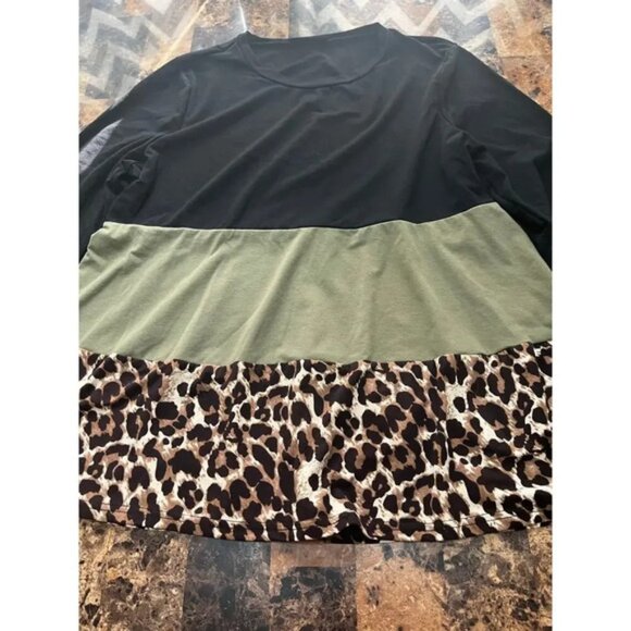 SHEIN Curve 1XL Color Block Top - Picture 4 of 7